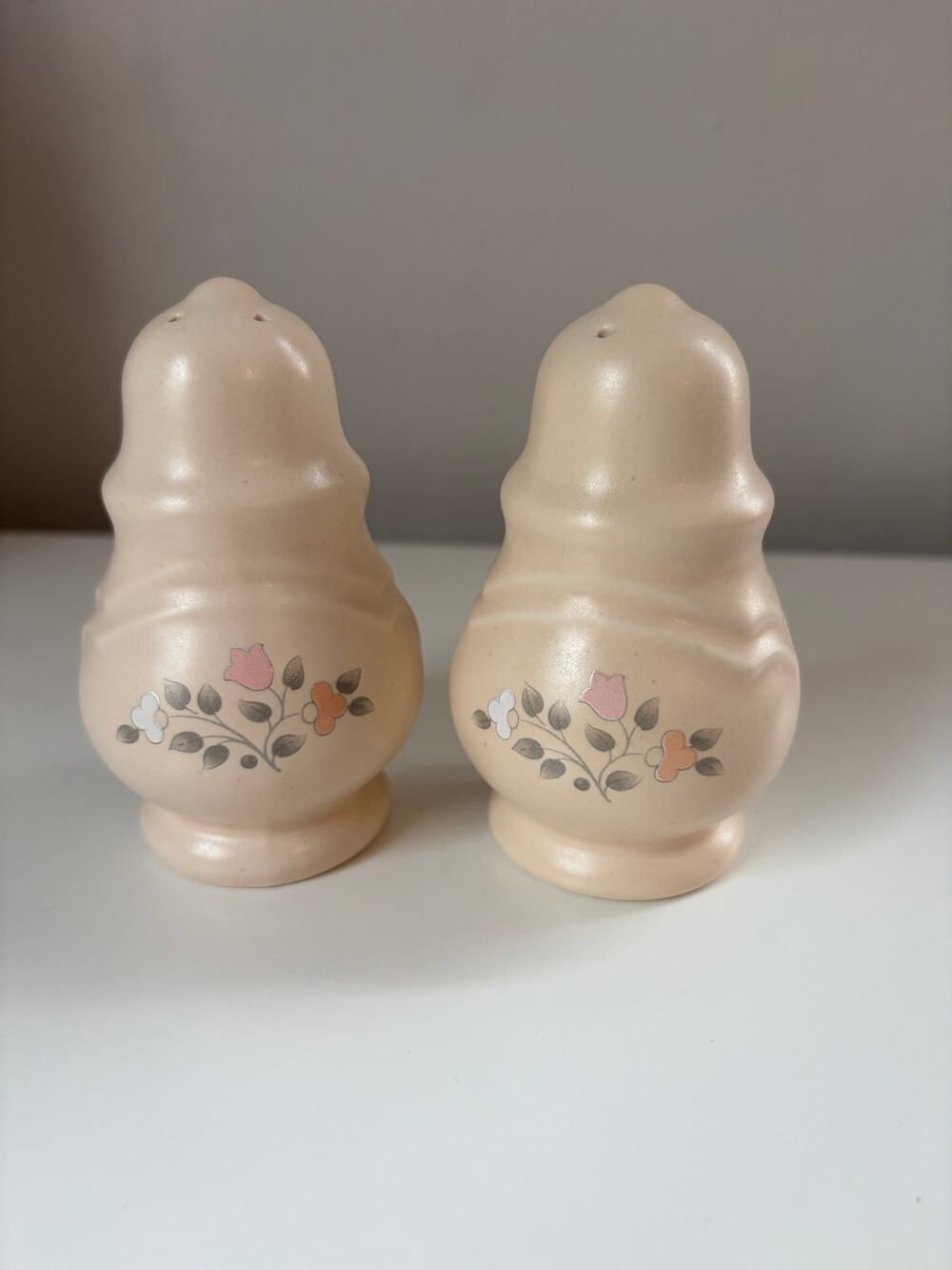 Pfaltzgraff Remembrance Salt Pepper Shakers Set Vintage USA Stoneware Floral